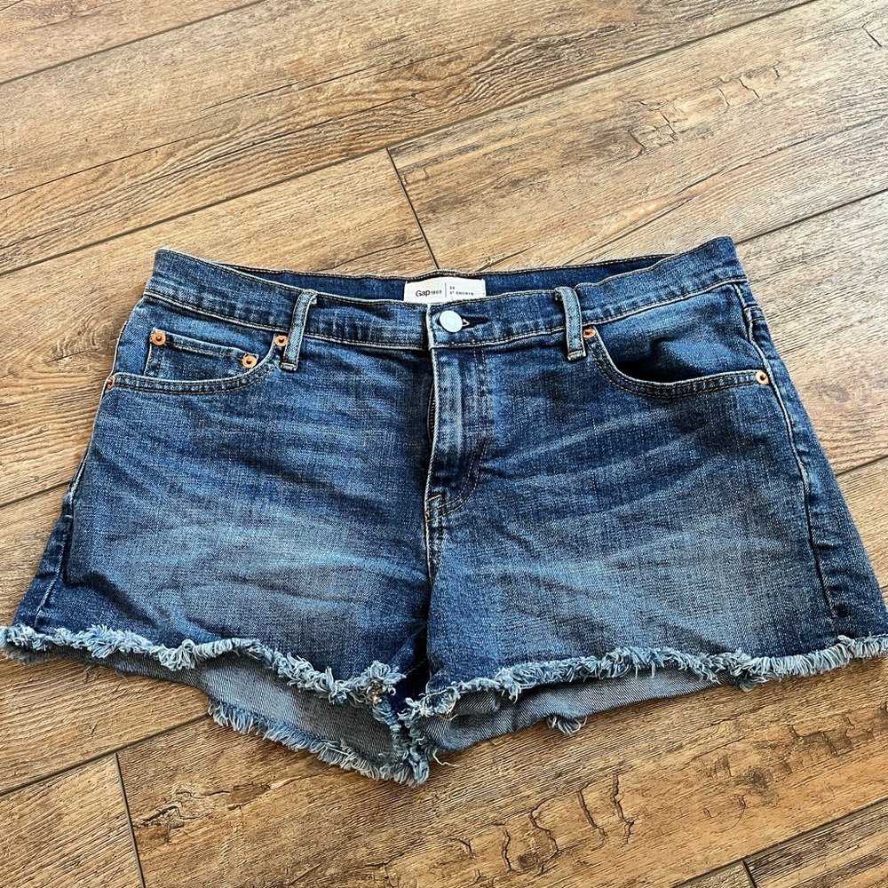 Gap size 30 Jean shorts. 3 inch inseam.